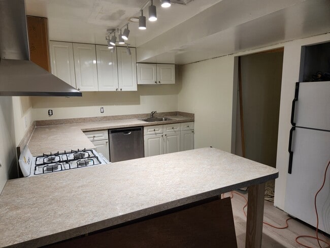 Cocina con barra de desayuno - 1167 El Paso Ct Unidad Eagle's Nest