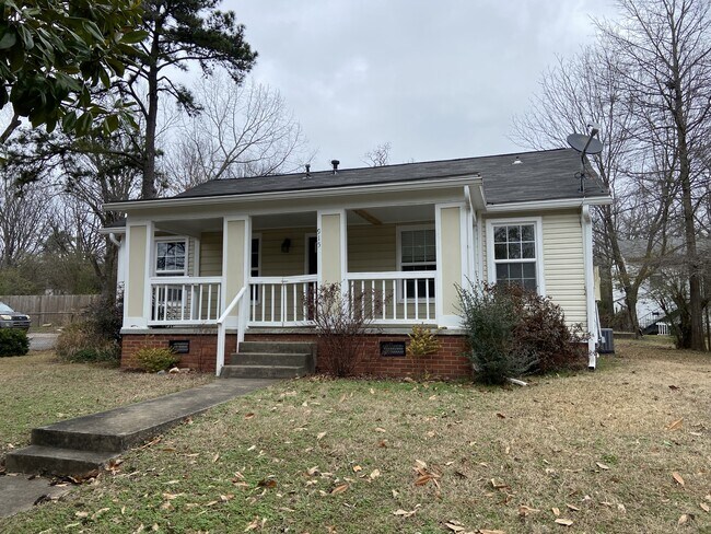 Photo - 915 W 47th St