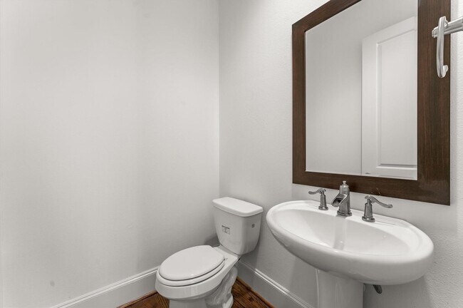 Photo - 2202 Lakeshore Edge Dr