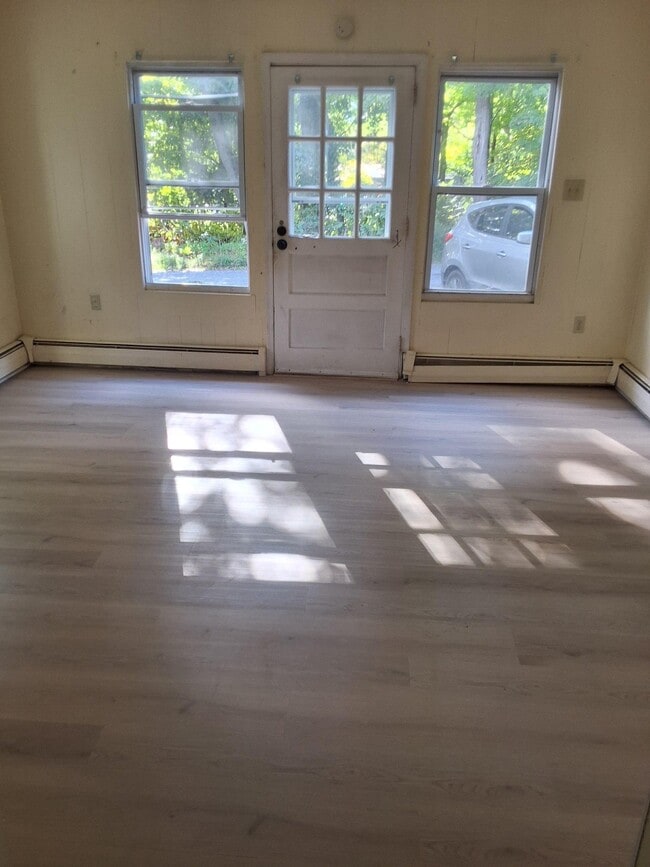 4 Brewster Ln Unit 1