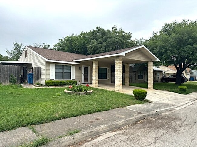 Building Photo - Ready For Move In! Roomy 2 bedroom 1 bath ... Rental