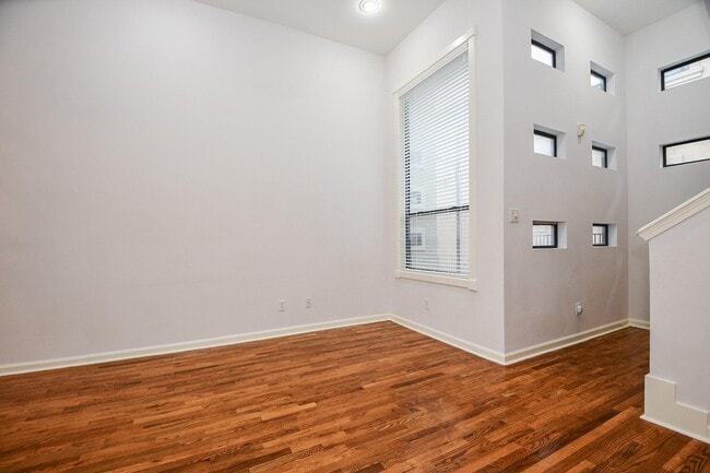 Photo - 2431 Dorrington St