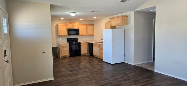 Photo - 633 Scout St