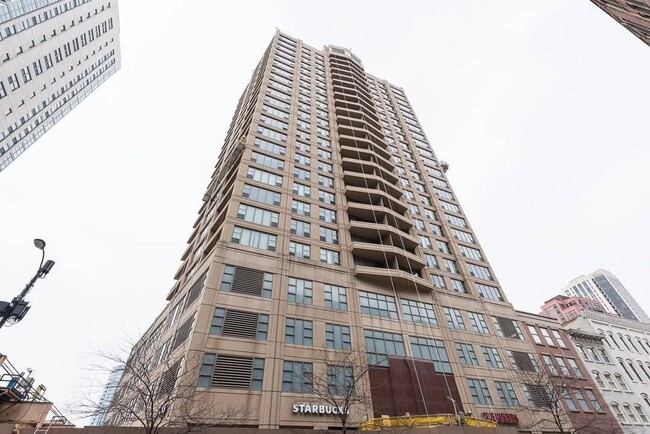 Building Photo - 200 N Jefferson St Unit 708 Rental