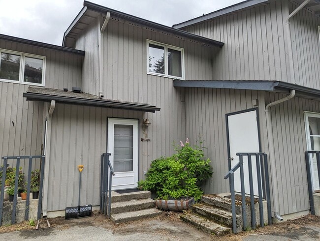 Building Photo - 2BD/1.5BA Twnhse Style Forestedge Condo on... Unit 26