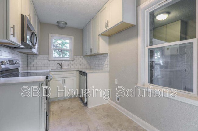 1007 S Noland Rd