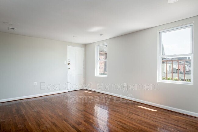 Photo - 230 S Broadway Unidad Apt 4