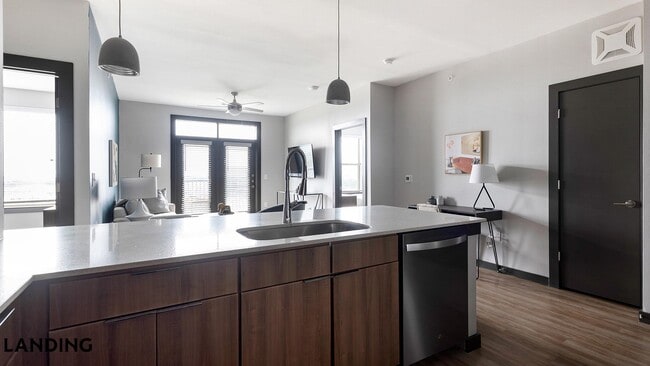 Photo - 3875 Burnham Unidad 2309