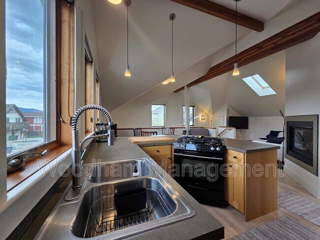 Photo - 4461 Waters St