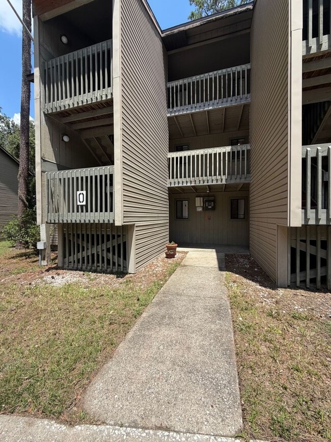 Building Photo - 111 SE 16th Ave