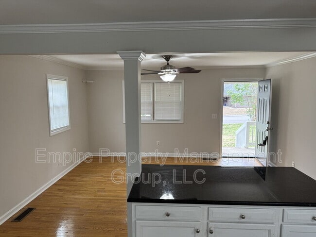 Photo - 103 Yorkshire Dr