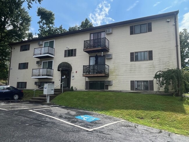 Photo - 225 Danforth St Unidad 3L