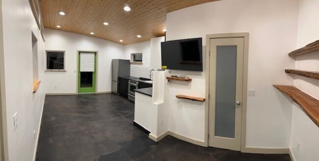 Building Photo - $500 MOVE IN SPECIAL | Modern Studio | Gated Parking + Washer/Dryer Included