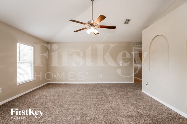 Photo - 471 Koutnik Rd SE