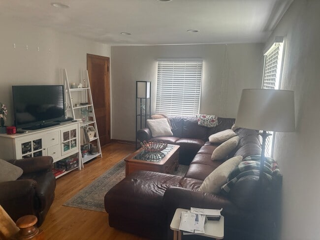 Photo - 917 W 10th Ave