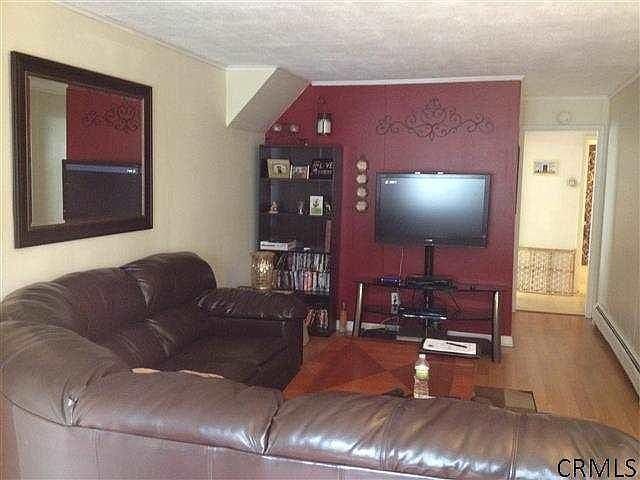 1st floor living room - 100 Sherwood Ave Unit Sherwood