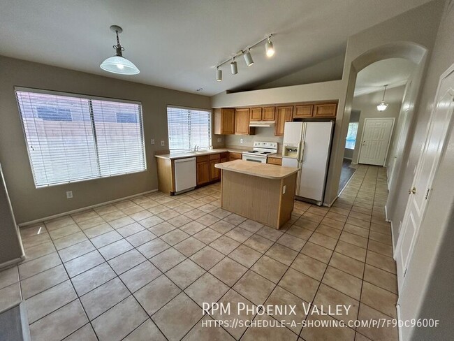 Photo - 16730 W Taylor St