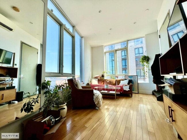 Building Photo - 3 bedroom in Brooklyn NY 11222 Unit 3 Rental