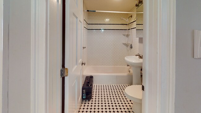 Photo - 9 Chesterton St Apartments Unit 1