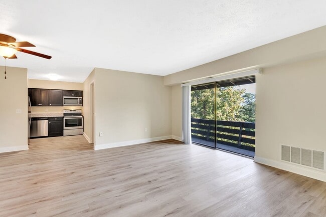Photo - 700 Lee Dr