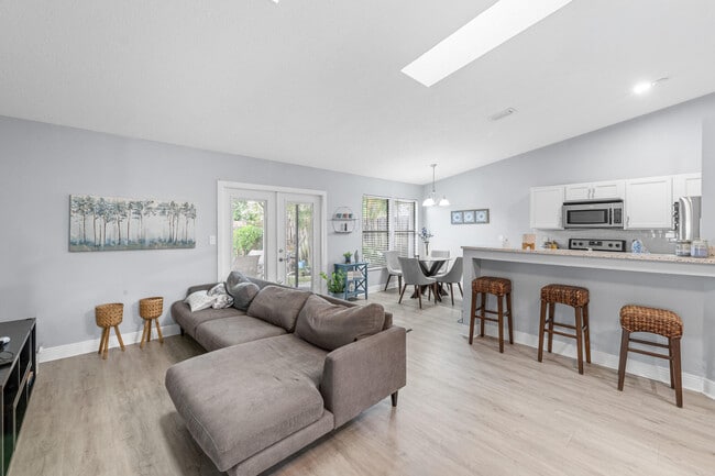 Photo - 1599 Bayridge Pl