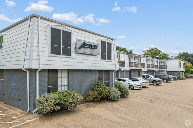 Shelby 2707 Apartments
