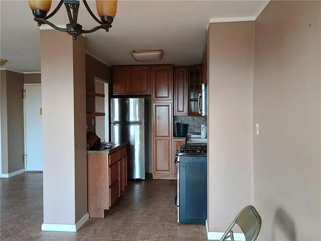 Photo - 2652 Cropsey Ave