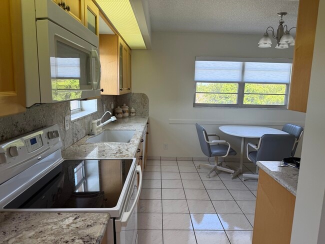 Building Photo - 1605 Abaco Dr Unit M4