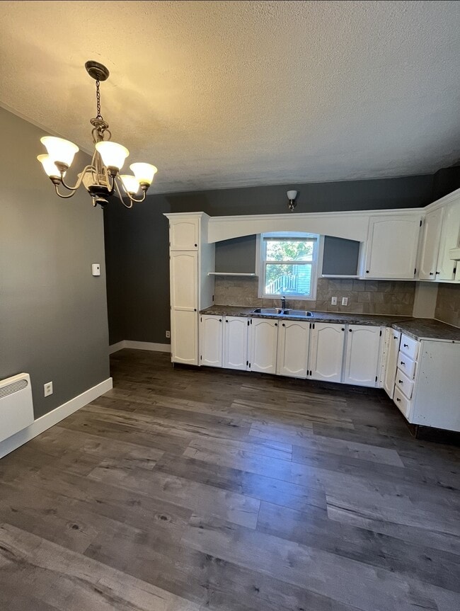 Photo - 998-998 Riverside Dr