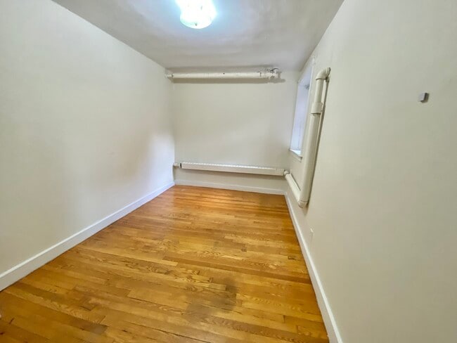Building Photo - 1589 Beacon St Unit B