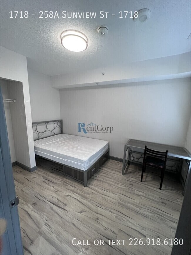 Photo - 258A-258A Sunview St