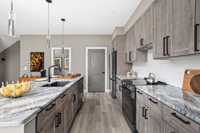 Photo - 322 N Summit St