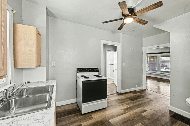 Photo - 427 Kolping Ave