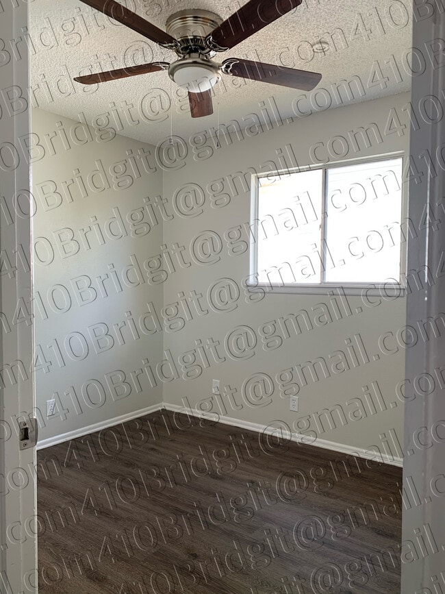 Photo - 410 Bridgit Dr