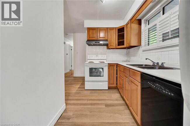 Photo - 514 Fallingbrook Dr