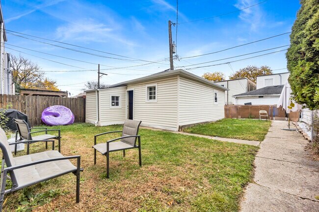 Photo - 5015 W Montrose Ave