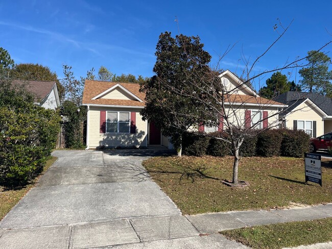 Building Photo - Great Neighborhood with Community Pool