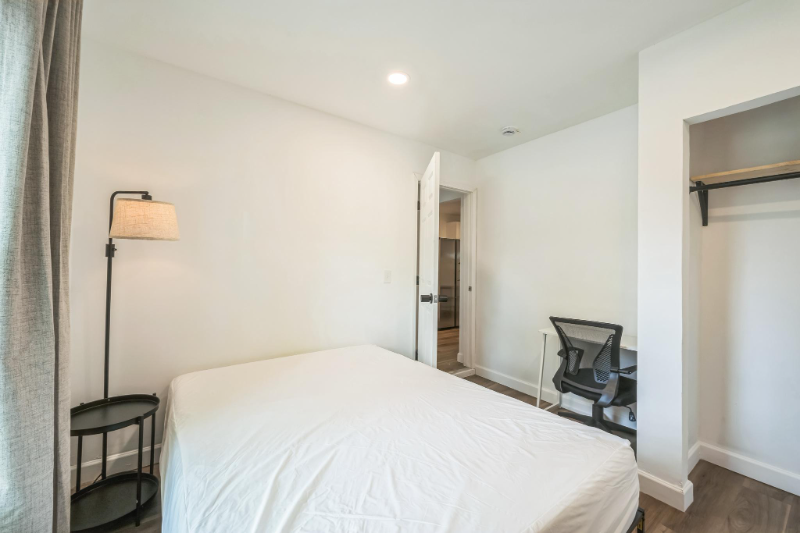 Photo - 364 Adelle St SE
