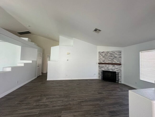 Photo - 3 BEDROOM SINGLE STORY HOME WITH ABOVE GROUND SPA!