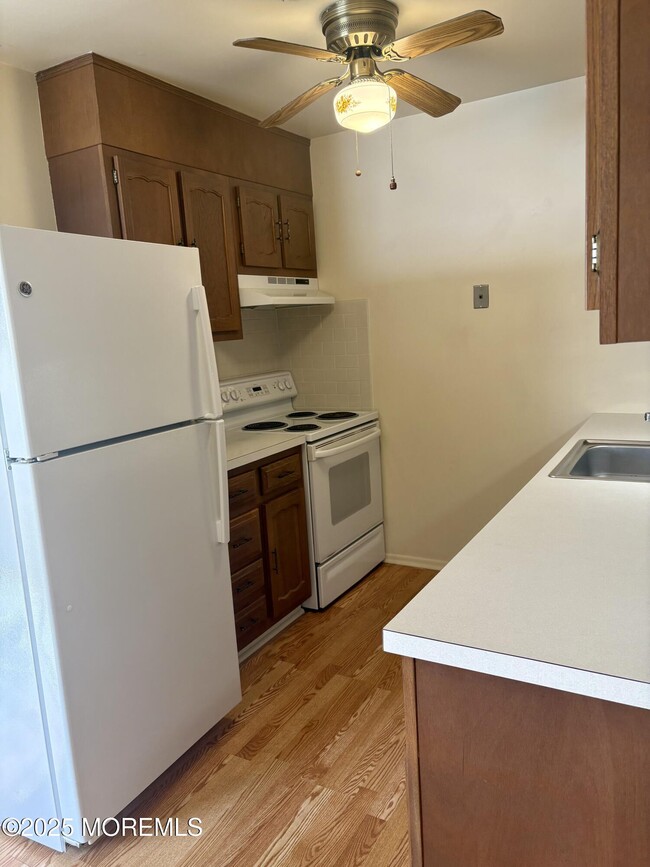 Photo - 1021F Aberdeen Dr