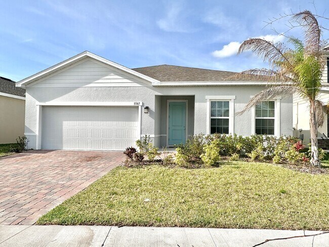 Building Photo - This amazing 4 bedroom, 2 bathroom single ... Rental