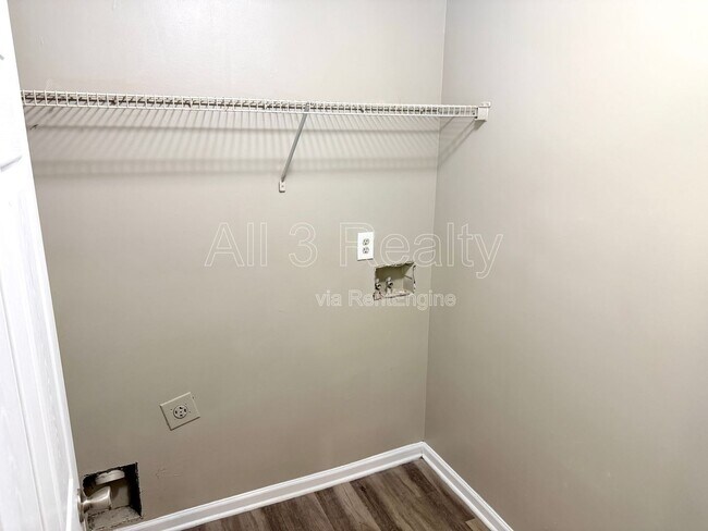 Photo - 1691 Redan W