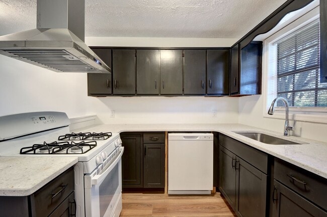Photo - Completely Renovated 2-Bedroom in Opelika!