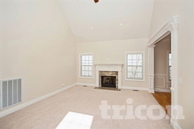 Photo - 1410 Deerskin Ct