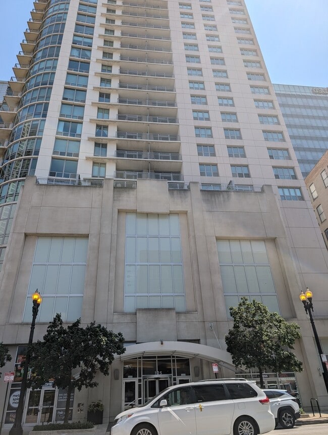 Building Photo - 125 S Jefferson St Unit 1207 Rental