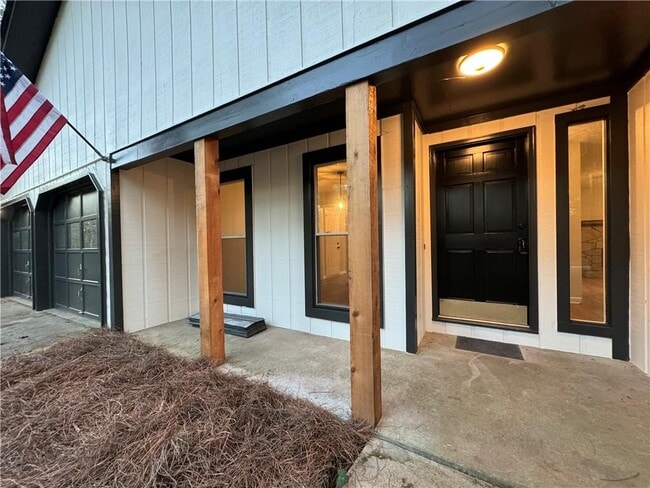 Building Photo - 2020 Kemp Rd NE