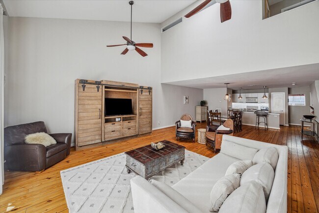 Photo - 6111 Gehring St