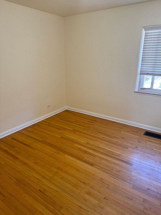 Photo - Updated 1 bedroom 1 bath in Mayfair