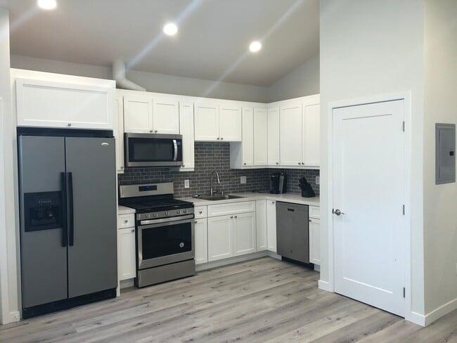 Photo - 6140 W 74th St