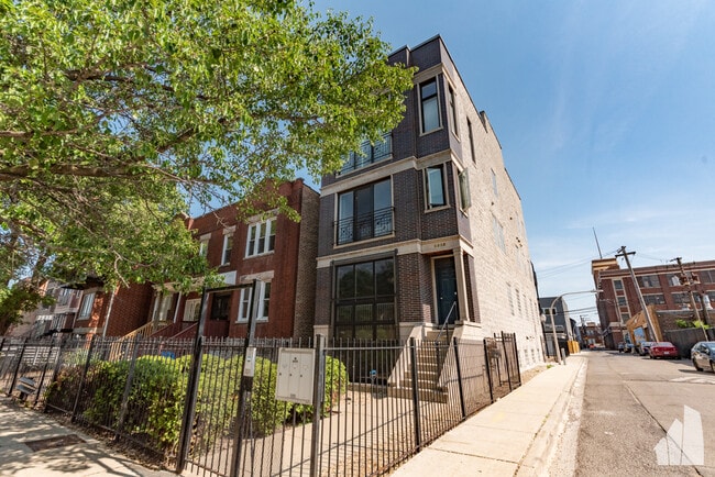 Building Photo - 2535 W Flournoy St